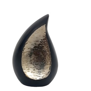 Silver Angel Venta caliente Precios bajos Aluminio Adulto Cremación Lágrima Urnas con grabado hecho a mano Urna funeraria Hecho India 2024 - Product Image 5