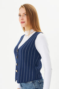 Gilet tricoté rayé à col en V décontracté pour femmes avec tissu d'usure extérieur à boutons - Product Image 3