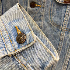 Chaqueta vaquera de algodón de alta calidad para hombre nueva ropa informal elegante con cuello levantado OEM al por mayor con tela de lona - Product Image 4