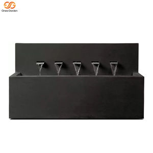 Fontaine d'eau rectangulaire moderne à brancher pour l'extérieur, en aluminium noir, 5 jets, décoration de jardin et de paysage - Product Image 1
