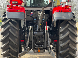 TRACTEUR AGRICOLE D'OCCASION MASSEY FERGUSON 5S145 EFFICIENT DYNA 6 AVEC CHARGEUR FRONTAL, 468 HEURES, 2023, PREMIÈRE MAIN - Product Image 2