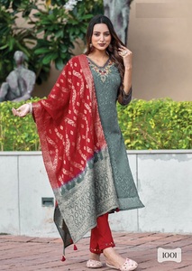 Chinon Jacquard Fil de Soie & Travail Manuel Kurti et Bas en Lycra de Coton avec Pure Mousseline Jacquard Collection Dupatta - Product Image 2
