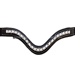 Bande de front de cheval noir rembourrée en cuir véritable de forme incurvée avec un grand cristal clair et une perle blanche. - Product Image 1