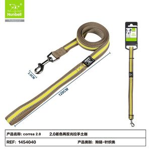 Laisse pour animaux de compagnie bicolore avec bandes réfléchissantes et deux poignées, accessoire haut de gamme pour des promenades faciles avec votre animal. - Product Image 1