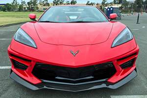 Corvette Stingray Convertible 2021 ~7,700 Millas, Motor V8 de 6.2 Litros, Paquete de Rendimiento Z51, Interior Bicolor - Product Image 2