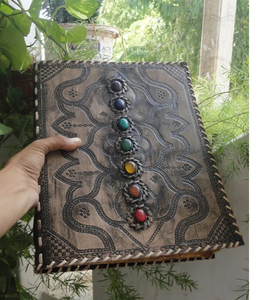 Diarios hechos a medida en siete piedras de ágata multicolor de cuero en relieve hechos con papel de algodón hecho a mano para fines de reventa. - Product Image 1