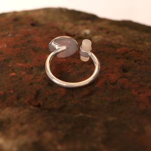 Anillo de Piedra Lunar Arcoíris, Estilo Boho, Joyería Hecha a Mano en Plata de Ley, Piedra Natural de 8x3 mm, Corte Pera, Chapado en Rodio, Platino, 3 g - Product Image 3