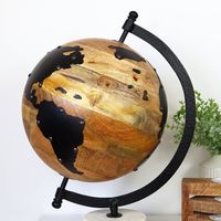 Pieza de decoración de globo terráqueo detallada hecha de hierro en tono bronce con estilo moderno adecuado para exhibiciones de mesas de café