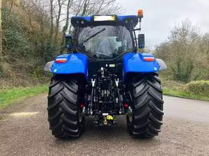 Tracteur 4x4 d'occasion/neuf à prix avantageux, New Holland avec chargeur et équipement agricole, machines agricoles - Product Image 5