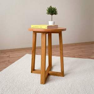 Table d'appoint en bois magnifiquement fabriquée à la main avec un design vintage complexe parfait pour ajouter du charme à votre espace de vie classique - Product Image 2