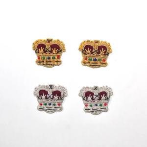 Badge de couronne miniature de luxe brodé à la main, à coudre, avec fil de bullion doré, en feutre bombé et surélevé, accessoires de vêtement - Product Image 1