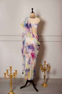 Sari en organza imprimé abstrait aquarelle ADAA avec franges en crêpe Georgette, look contemporain élégant, tenue de soirée chic - Product Image 2