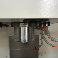 Centre d'usinage vertical CNC robuste VMC1270, fraiseuse à 3 axes, système GSK pour l'usinage de précision des composants médicaux