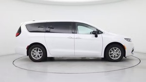 Chrysler Pacifica Touring L FWD 2024 Usado en Excelentes Condiciones - Product Image 3