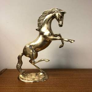 Figure animale en aluminium poli durable, parfaite pour les maisons modernes et pièce d'accent décorative artistique unique - Product Image 1