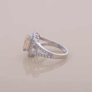 Anillo de Plata de Ley 925 con Halo de Diamantes Amarillos de Corte Radiante de 2.43CT y Vástago Dividido - Product Image 2