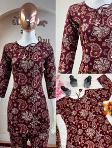 ชุดสูทฤดูร้อนผ้าเรยอนคอตตอนเนื้อนุ่มพิเศษ ดีไซน์ VISHNU K DESIGNS ทรงตรง เอวธรรมชาติ ตกแต่งลายฟอยล์  แบบสามชิ้น - Product Image 2