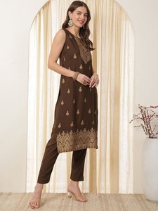 <b>Women</b> Floral Printed Regular Kurta with Trousers & With Dupatta - Product Image 2