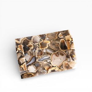 Plateau décoratif en agate naturelle bleu profond avec des formes de cristaux organiques et des poignées en or poli - Product Image 5