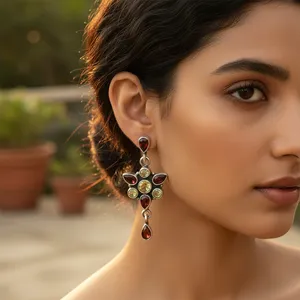 Pendientes de Plata de Ley 925 para Mujer, Diseño Floral con Esmeralda en Corte Pera, Diamante, Oro Rosa, Oro Amarillo, Elegantes para Compromiso - Product Image 3