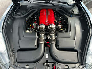 2012 F-e-r-r-a-r-i California Convertible assez usagé - Product Image 5