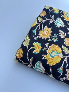 Tela de algodón de pantalla hecha a mano India para confección, estampado de bloques de flores amarillas para mujeres y niños, tela ligera de artesanía étnica - Product Image 2