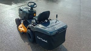 Tractor Cortacésped Industrial Cub Cadet LT3 R102 de 28V con Caja Recolectora para Corte de Césped, Venta al Por Mayor Original - Product Image 6