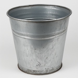 Maceta galvanizada vintage con textura rústica brillante perfectamente adecuada para jardín al aire libre de lujo y estilo de casa de vacaciones - Product Image 4