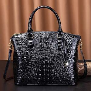 Elegante Bolso Tote de Cuero Genuino con Textura de Cocodrilo Negro y Cierre de Hebilla para Uso Diario - Product Image 4
