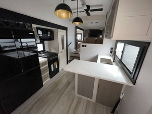 Meilleure vente : Nouveau et confortable 2025 Forest River Wildwood Heritage Glenn 36FL - Product Image 4