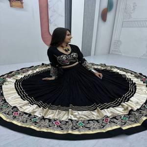 Navratri Special Pure Cotton Lehenga Choli Set con bordado de hilo y trabajo de secuencia Garba Festival Outfit para mujer - Product Image 2