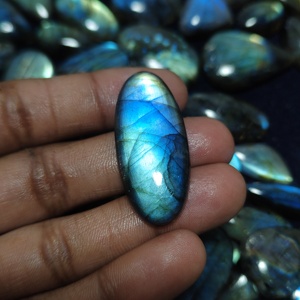 หินลาบราดอไรต์สีม่วงเกรด AAA อัญมณีธรรมชาติสำหรับทำเครื่องประดับทุกขนาดรูปทรงอัญมณีที่น่าสนใจ - Product Image 4