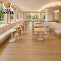 Ensemble de mobilier moderne sur mesure pour hôtel et restaurant : banquette, table à manger et chaises pour projet hôtelier et café