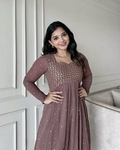 Ensemble de costume Anarkali en georgette mauve de luxe Unity avec dupatta et palazzo - Product Image 1