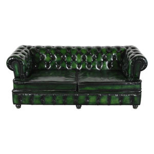 Canapé Chesterfield en cuir vert vintage avec cadre en bois recyclé - Product Image 1