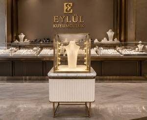 Vitrine à bijoux en bois finition or de luxe, avec base en marbre, éclairage LED, robuste et durable, pour magasin de détail - Product Image 4