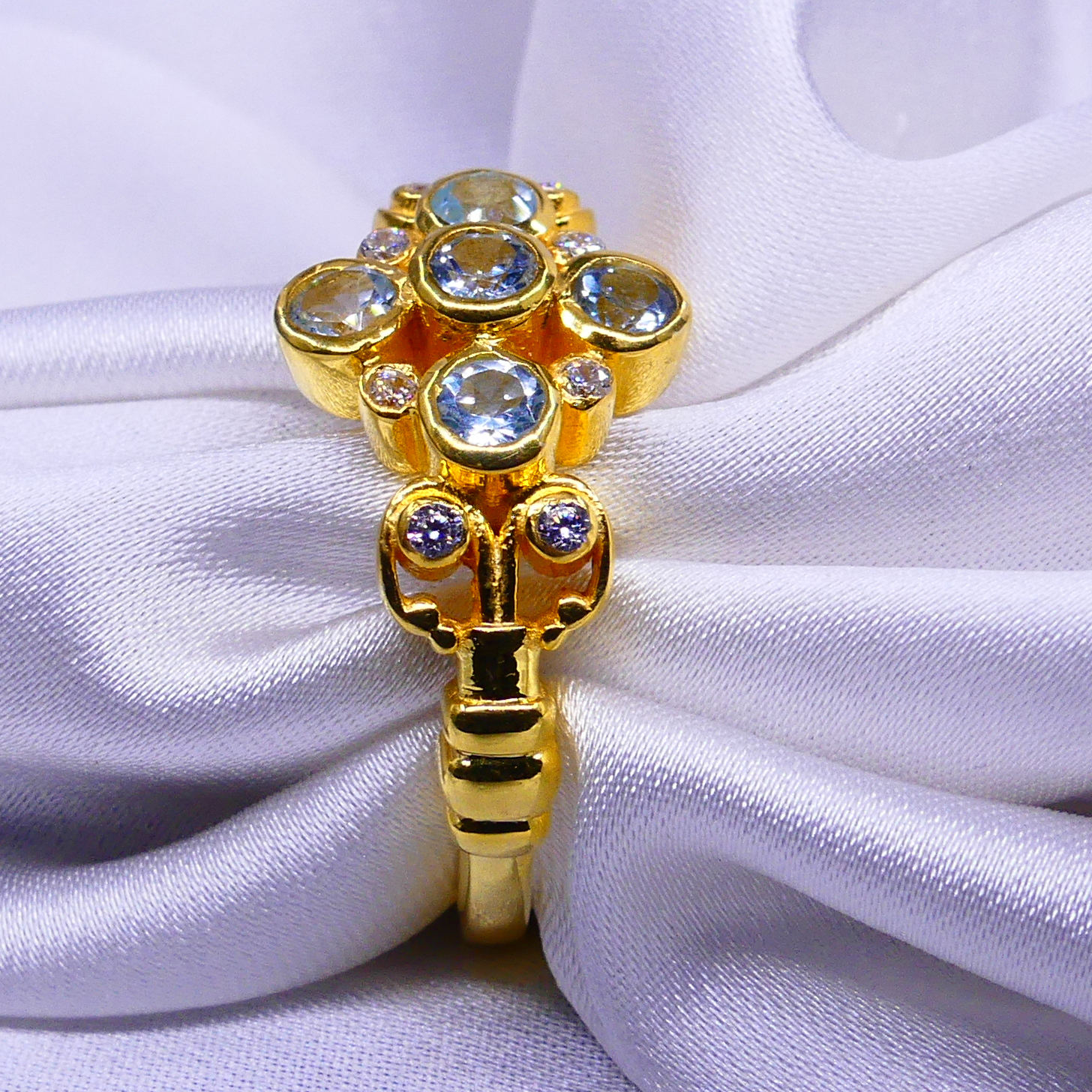 สีเหลือง