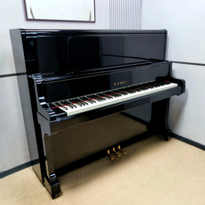 Piano droit KAWAI US5X fabriqué au Japon, noir, son puissant, longue tenue, mécanisme à marteaux robuste importé. - Product Image 1