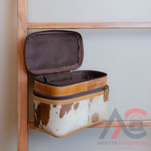 กระเป๋าแต่งหน้าหนังวัวที่แปลกใหม่เครื่องสําอางออแกไนเซอร์ของขวัญวันเกิดสําหรับกระเป๋าแต่งหน้าเพื่อนเจ้าสาวที่ทําด้วยมือ - Product Image 6