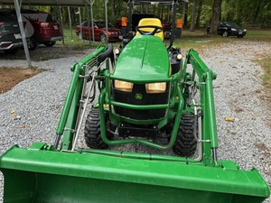 Tractores John Deere 1025R de 24 HP, 4x4, subcompactos, con pocas horas de uso, 30/40 HP, con cargador frontal y cortadora de césped, en venta. - Product Image 4