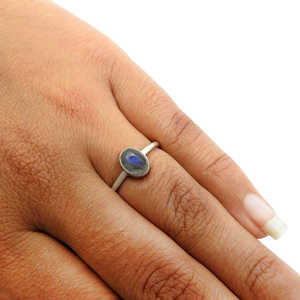 Bague en argent plaqué 925 de style bohème en gros, bague élégante en pierre de labradorite de forme ovale pour les mariages, les fiançailles et les fêtes - Product Image 3