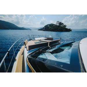 Yate a Motor Galeon 500 Fly Cabin Cruiser, Embarcación Premium para Cruceros Confortables - Product Image 4