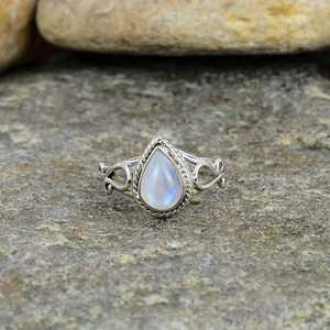 แหวนเวอร์เมิลเงินสเตอร์ลิงทำด้วยมือ925ดีไซน์คลาสสิกไม่เหมือนใครพร้อมชุดฝาพลอยมูนสโตนสีรุ้งธรรมชาติ - Product Image 2