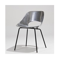 Chaise en métal minimaliste façonnée avec des lignes en acier nettes offrant un confort quotidien adapté aux espaces de vie, de salle à manger et de travail élégants