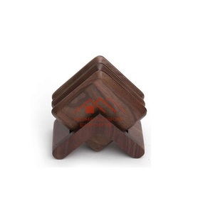 Posavasos de estilo clásico para decoración de mesa y utensilios de cocina Juego de posavasos de diseño cuadrado de madera oscura - Product Image 1