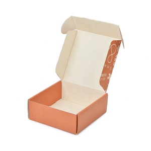 Cajas de envío de papel corrugado con logotipo personalizado CMYK Impreso Ropa interior popular Calcetines Prendas Zapatos Ropa Embalaje Caja de correo - Product Image 3