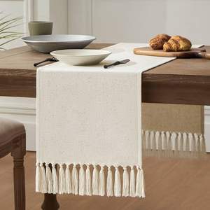 Camino de Mesa de Lino Neutral con Bordado Minimalista que Apoya la Estética de una Mesa de Comedor Equilibrada y Calma el Ambiente del Hogar - Product Image 6
