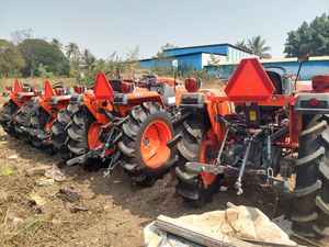 Tractor Agrícola de 4 Ruedas Motrices con Motor Doosan de 24 CV, Caja de Cambios y 1 Año de Garantía, 5600 kg - Product Image 5