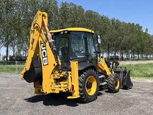 Chargeuse-pelleteuse JCB 3CX 4x4 Diesel JCB Stage 2 92 ch/68 kW Boîte de vitesses manuelle JCB Syncroshuttle pour travaux de construction - Product Image 4