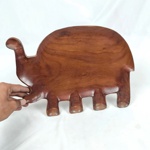 Bandeja de madera artesanal premium con tallados de estilo vintage y construcción de madera duradera, perfecta para servir y decorar. - Product Image 1